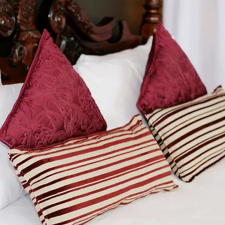 Отель The Montenotte